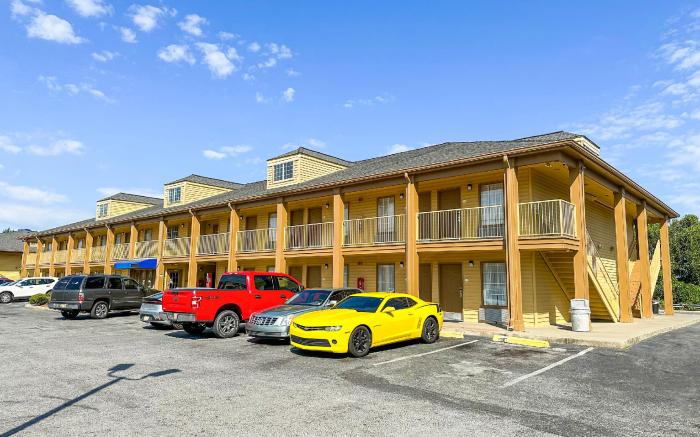 Bonita Lakes Inn by Capital O Meridian I20