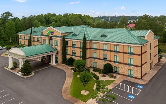 Holiday Inn Express & Suites Macon - I-475 by IHG