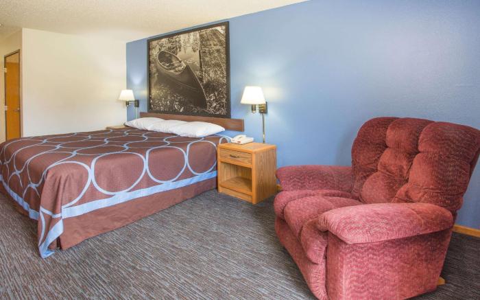 Super 8 By Wyndham Monmouth Il