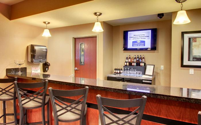 Cobblestone Hotel & Suites - Newton