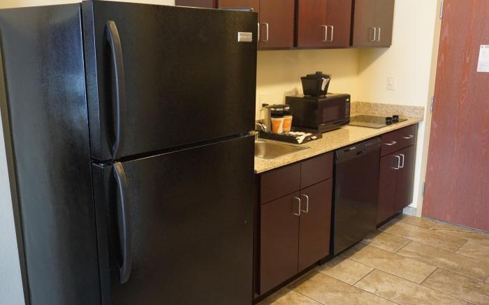 Cobblestone Hotel & Suites - Newton