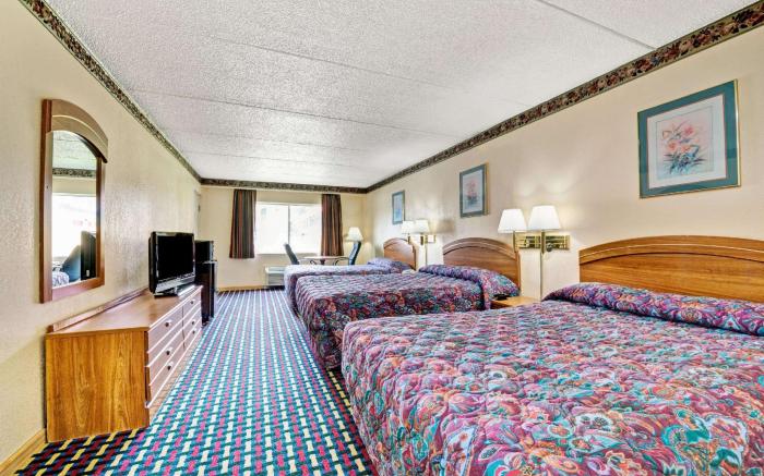Super 8 by Wyndham McDonough GA
