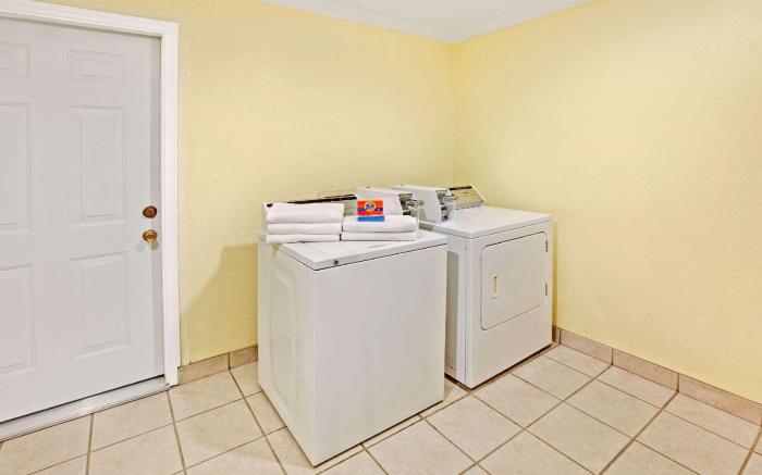 Days Inn by Wyndham Baytown TX