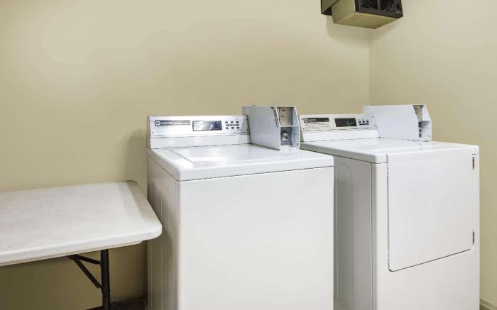 Days Inn by Wyndham Oak Grove/Ft. Campbell