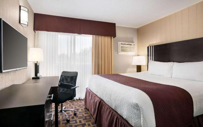Days Inn by Wyndham Sylvan Lake