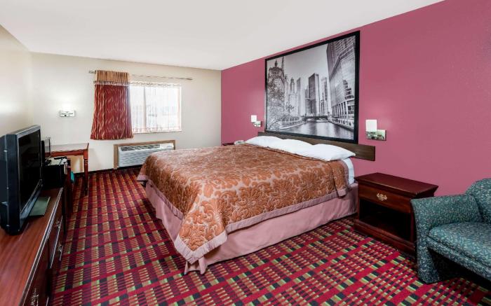 Super 8 by Wyndham Paris IL