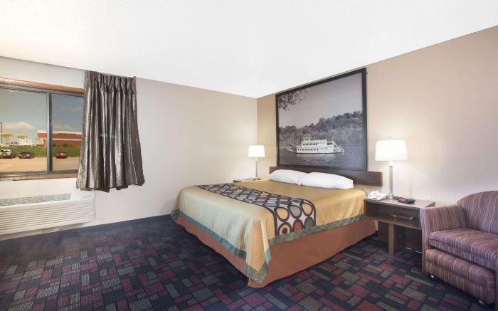 Super 8 By Wyndham Boonville