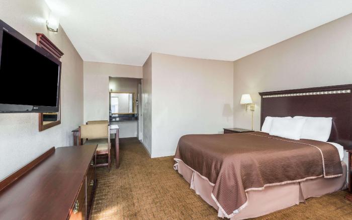 Howard Johnson by Wyndham Springfield
