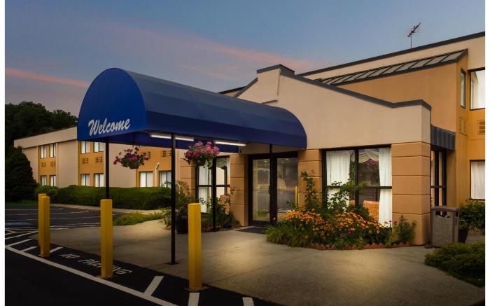 All Seasons Inn & Suites Smithfield Providence