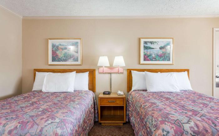 Travelodge by Wyndham Ridgeway Martinsville Area