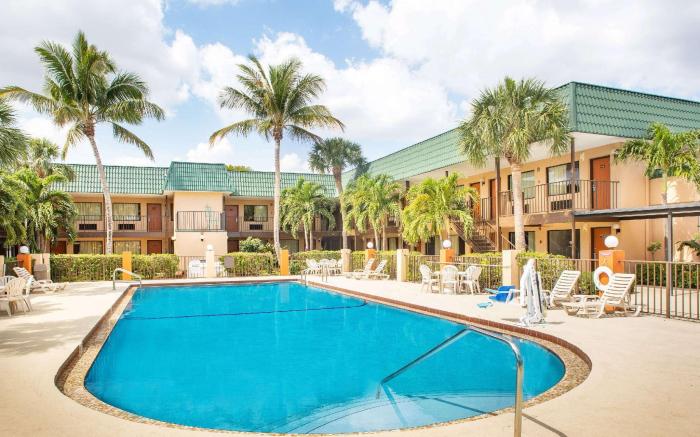 Super 8 By Wyndham North Palm Beach