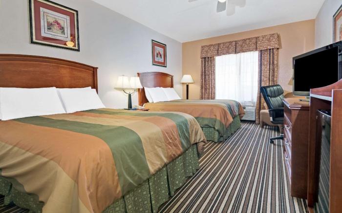 Super 8 By Wyndham Austin/Airport South