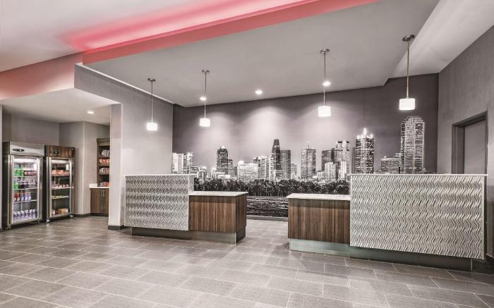 La Quinta Inn & Suites by Wyndham Dallas Grand Prairie North