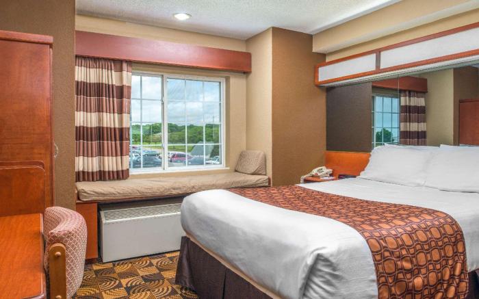 Microtel Inn & Suites by Wyndham Lincoln