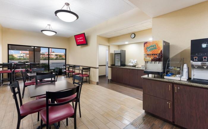 Red Roof Inn & Suites Columbus - West Broad