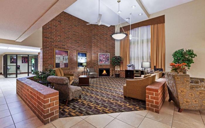Clarion Pointe OKC Airport