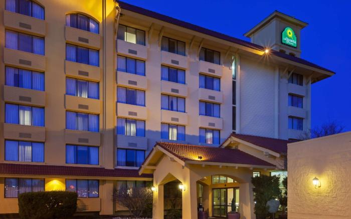 La Quinta Inn & Suites by Wyndham Seattle Sea-Tac Airport