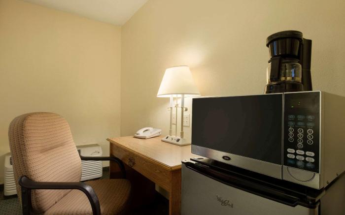 Travelodge by Wyndham Sturgis