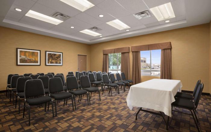 Days Inn & Suites by Wyndham Winnipeg Airport Manitoba
