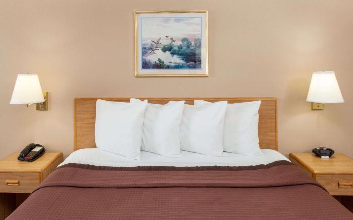 Days Inn by Wyndham Charleston