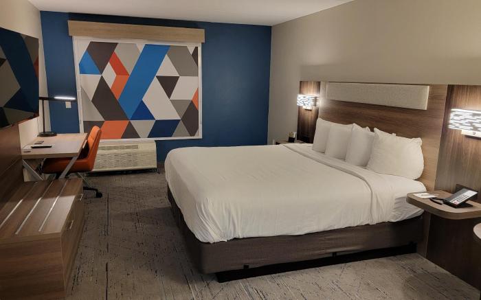 Cross Creek Inn & Suites By IHG