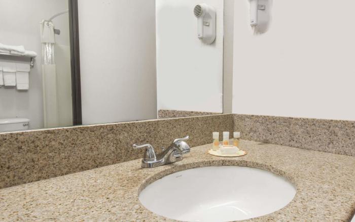 Days Inn by Wyndham Kansas City International Airport