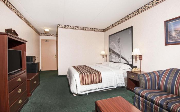 Super 8 By Wyndham Ambassador Bridge Windsor On