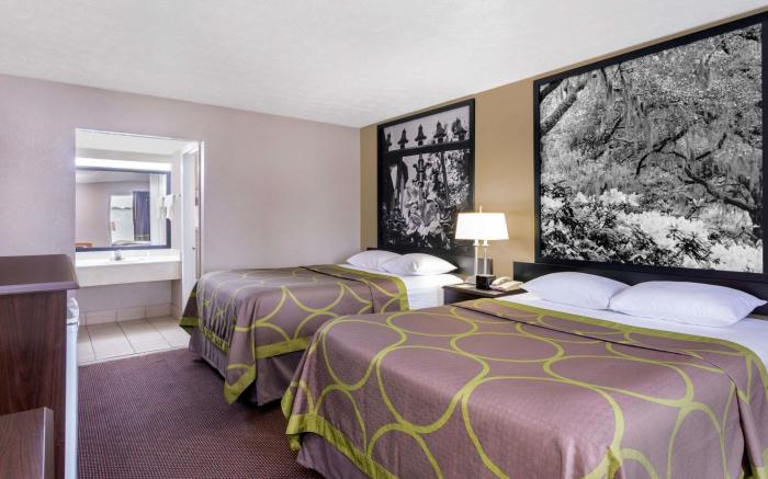 Super 8 By Wyndham Locust Grove