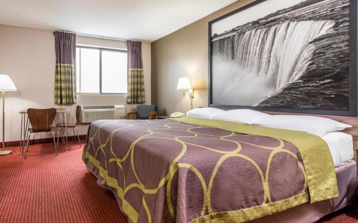 Super 8 by Wyndham Niagara Falls