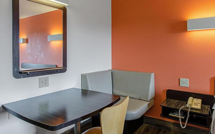 Motel 6 Staunton