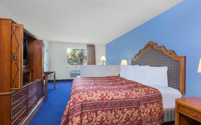 Days Inn by Wyndham San Antonio