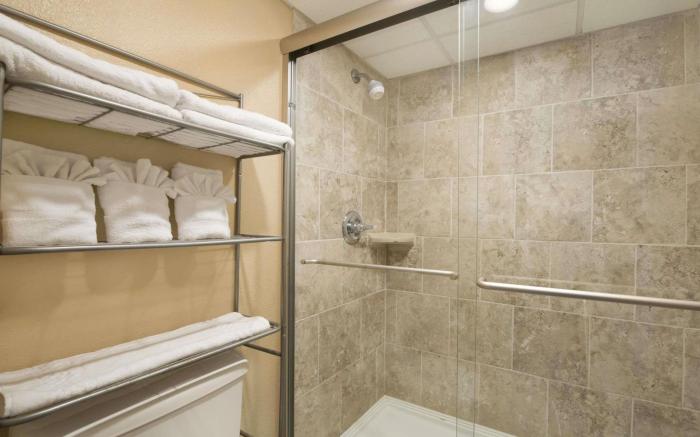 Days Inn by Wyndham Panama City Beach/Ocean Front