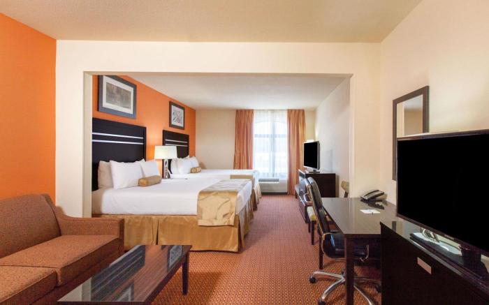 La Quinta Inn & Suites by Wyndham Tulsa Midtown