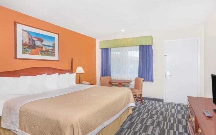 Days Inn by Wyndham Monterey Downtown