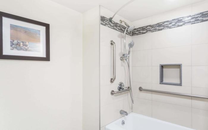 Days Inn by Wyndham Monterey Downtown