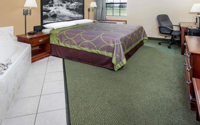 Super 8 By Wyndham Pine Bluff