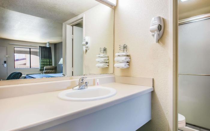 Super 8 By Wyndham Oklahoma Airport Fairgrounds West