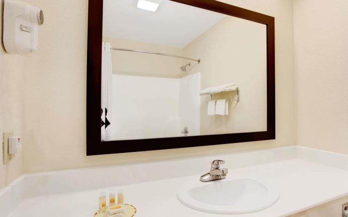 Days Inn & Suites by Wyndham Ridgeland