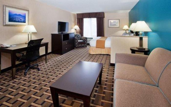Holiday Inn Express & Suites Buford NE - Lake Lanier by IHG