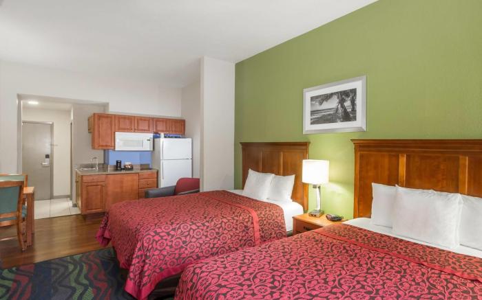 Days Inn & Suites by Wyndham Fort Myers Near JetBlue Park