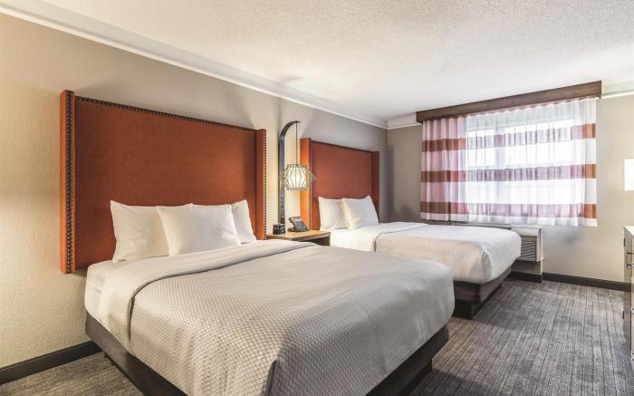 La Quinta Inn & Suites by Wyndham San Francisco Airport N
