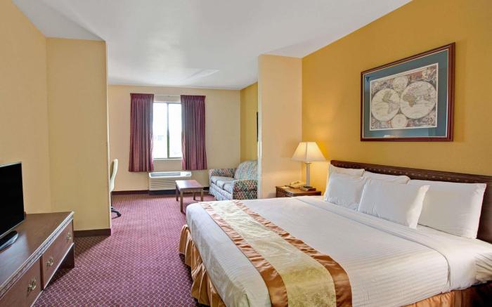 Days Inn & Suites by Wyndham Hickory