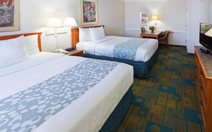 Super 8 by Wyndham Eagle Pass