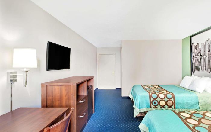 Super 8 By Wyndham Brockton