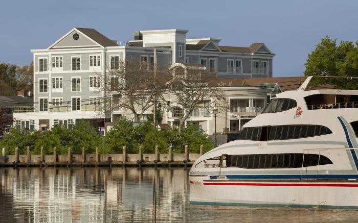 Hyannis Harbor Hotel