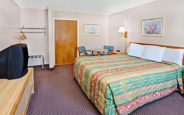 Super 8 By Wyndham Marietta/West/Atl Area