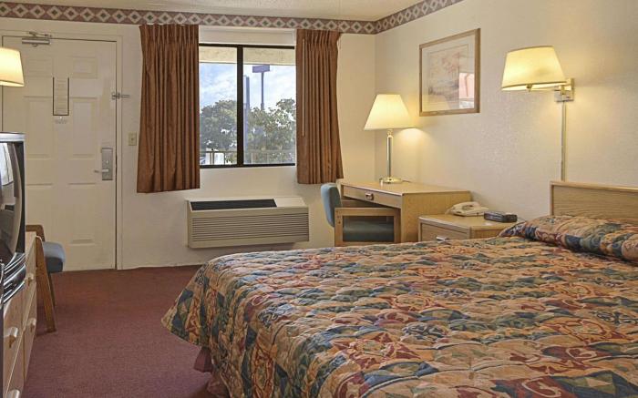 Days Inn by Wyndham Fresno South