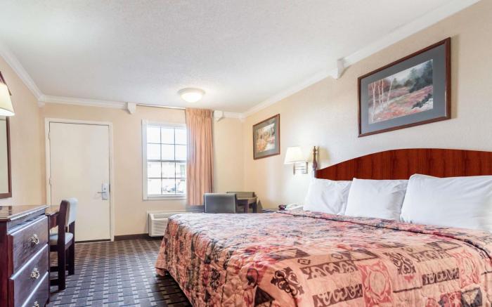 Knights Inn  Greenville TX