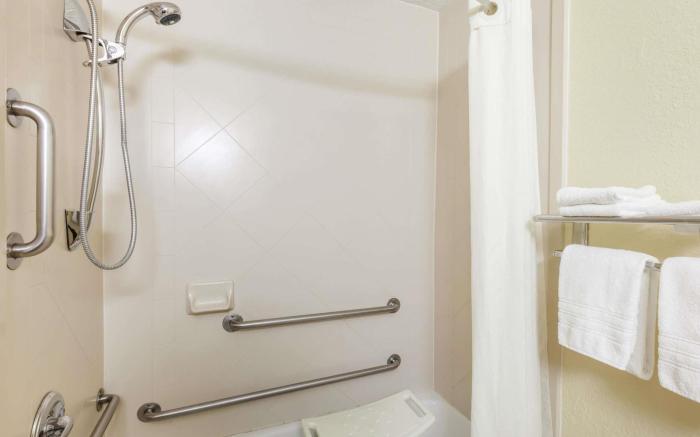 Super 8 by Wyndham Latham/Albany Airport