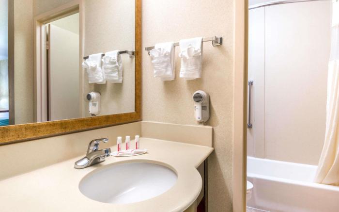 Days Inn & Suites by Wyndham Albuquerque North